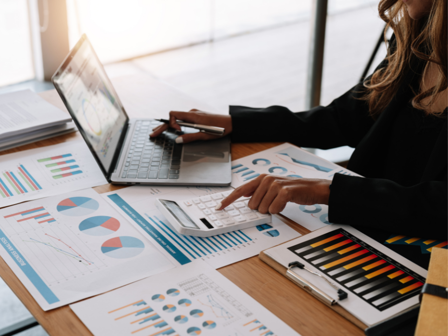 Bookkeeper reading Prime Tech Support blog post and updated to the latest version of Quickbooks